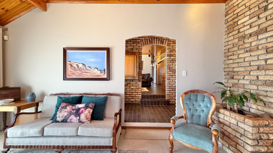 4 Bedroom Property for Sale in Mountainside Western Cape